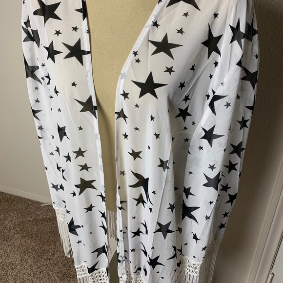 White sheer Kimono with fringe and black stars - Picture 2 of 9